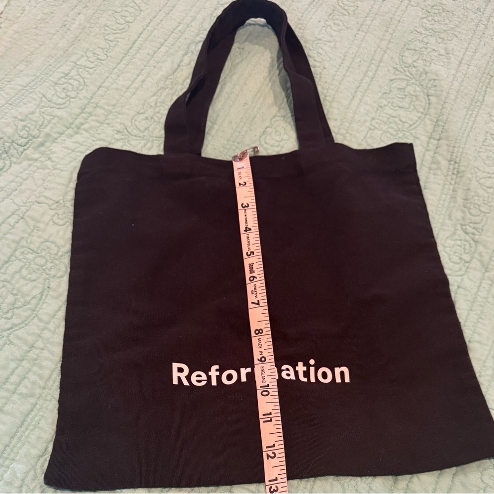 2 Reformation cotton shoppers tote
Gives effortless style vibes all day long. - Picture 8 of 9